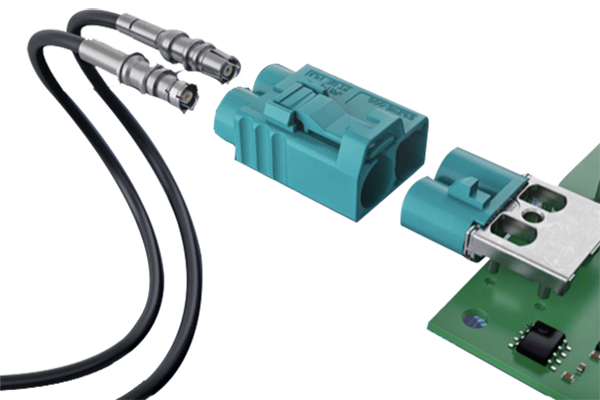 汽車射頻線束是指用于傳輸無線電信號的電線束，通常位于汽車內(nèi)部。它通常由多根電線組成，包括信號線、電源線和地線等。這些電線通過一定的結(jié)構(gòu)形式將它們組織在一起，以便更好地傳輸信號和減少干擾。